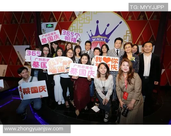 刘星与足球明星亲密合影视频曝光引发粉丝热议和羡慕 刘星与足球明星亲密合影视频曝光引发粉丝热议和羡慕